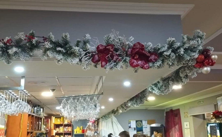 El Bar O Comercio gana el III Concurso de Decoración de Navidad en negocios del Concello de Meis