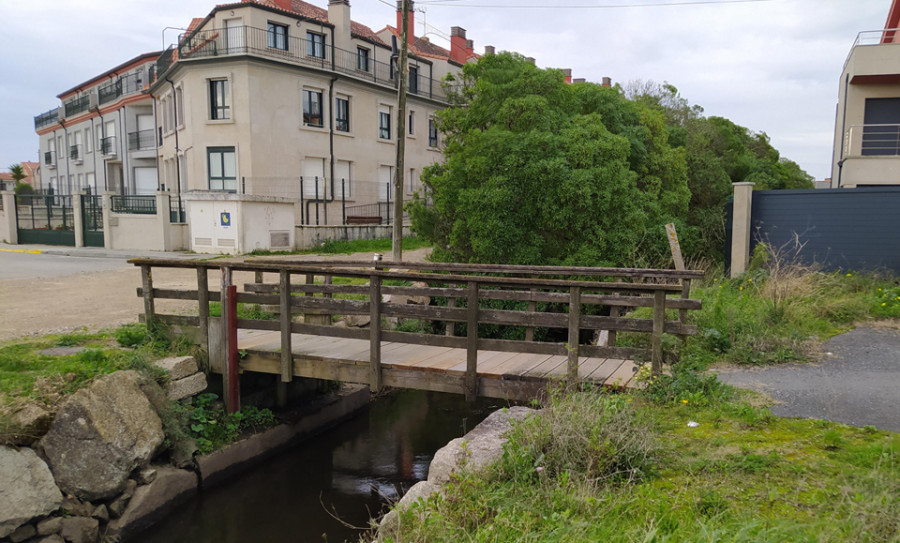 Un puente de hormigón armado unirá el tráfico de las márgenes del río Listres en Os Areeiros