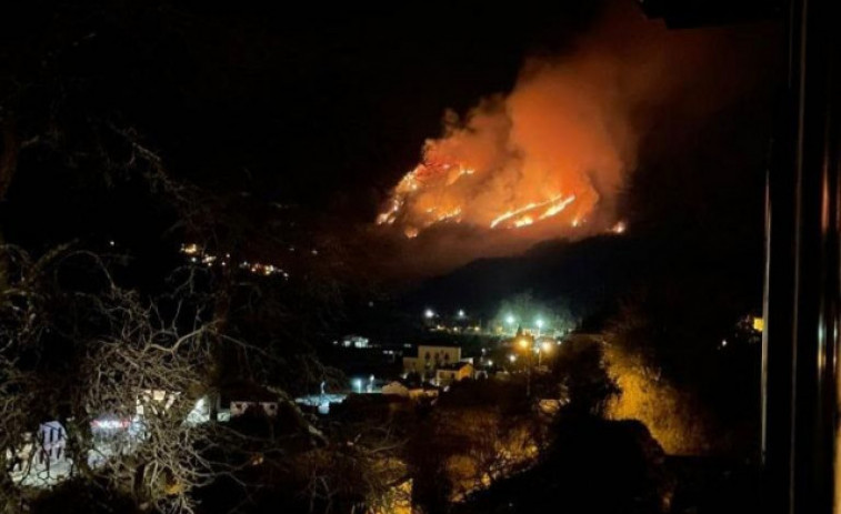 Casi un centenar de incendios forestales mantuvieron en alerta Asturias el fin de semana
