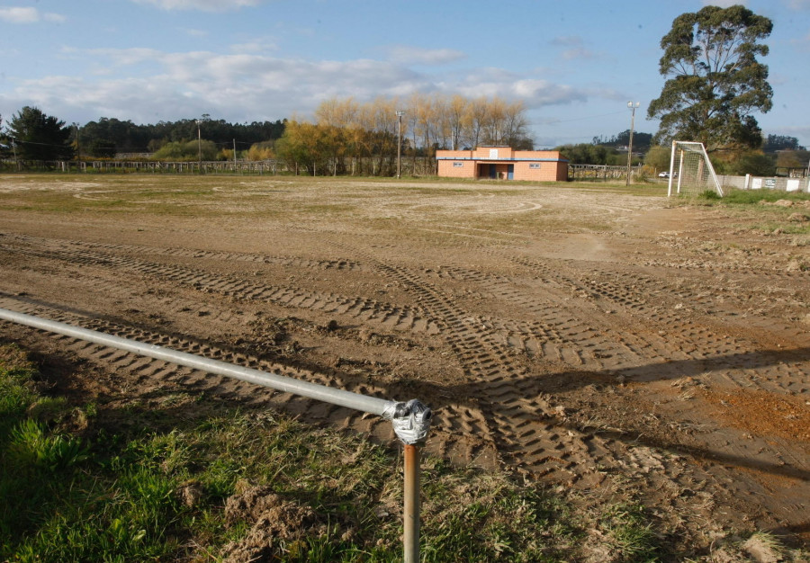 Cambados quemará su “último cartucho” para salvar el campo de fútbol de Castrelo tras descartar uno nuevo