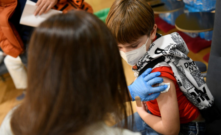 Galicia comenzará este mes a vacunar a niños contra el virus del papiloma