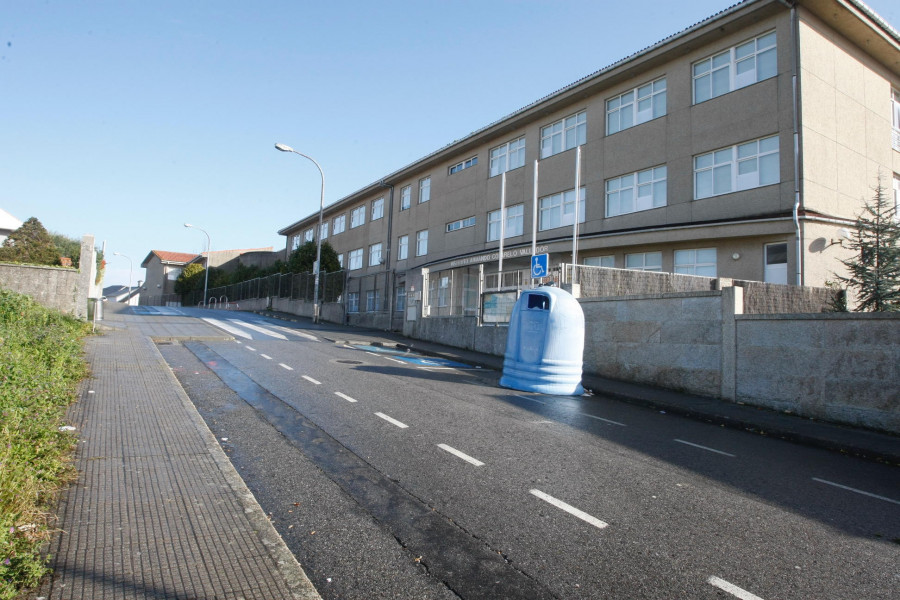 Ravella plantea a la Xunta cambiar la parada escolar del Cotarelo para la calle Ameixeiras y reducir riesgos