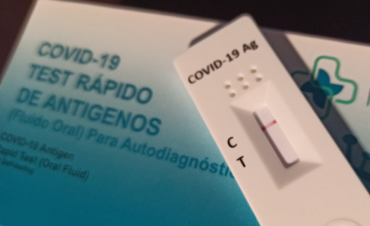 Un juzgado de Pontevedra avala el despido de una trabajadora de una residencia que se negó a hacerse test de antígenos