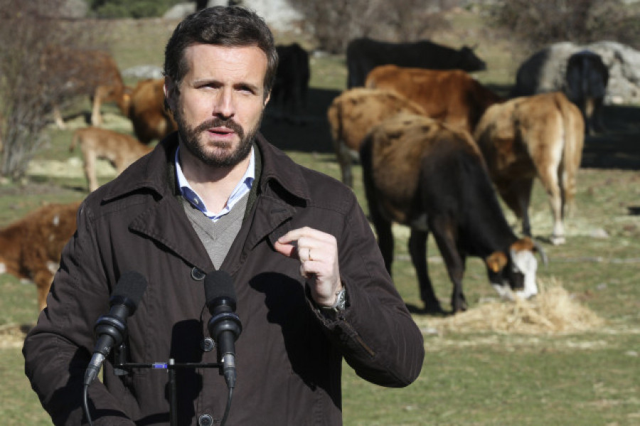 Pablo Casado vuelve al rural y amplía sus frentes de batalla