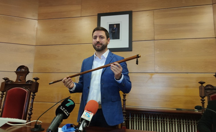 Samuel Lago toma posesión como nuevo alcalde de Cambados con los apoyos de PSOE, BNG y Somos Cambados