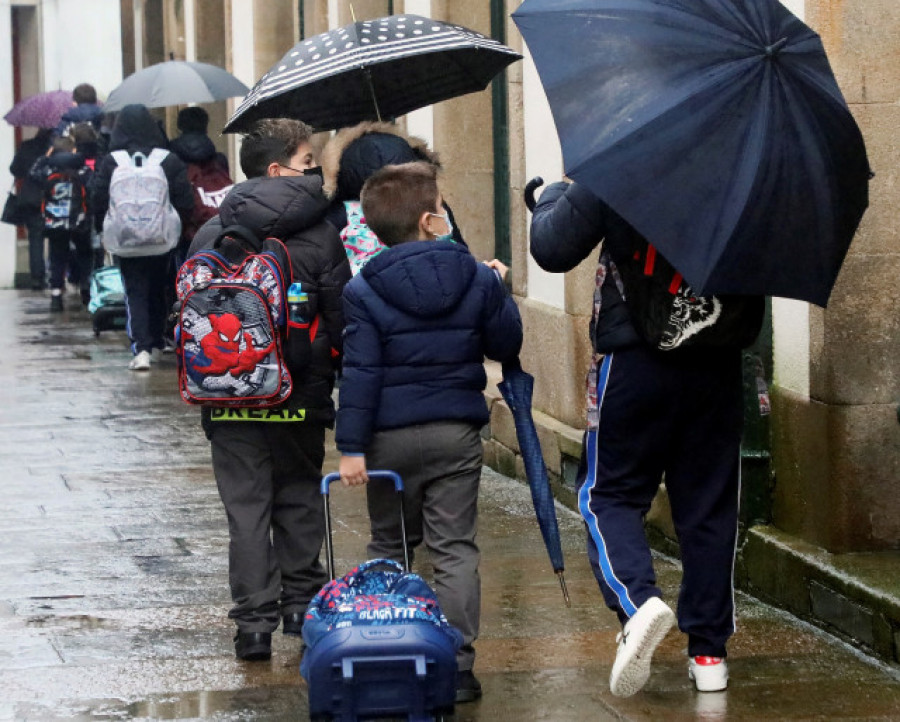 Los colegios gallegos recibirán desde este lunes 37.500 test de antígenos en saliva para niños de 5 a 11 años