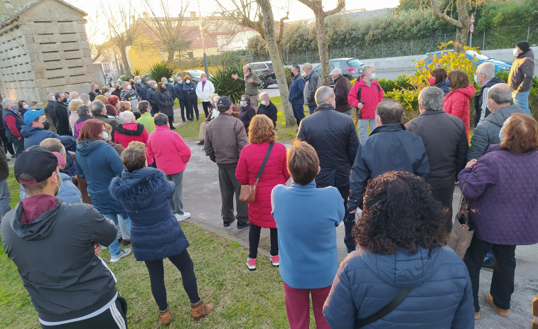 Recogerán firmas en contra de la implantación de la dirección única en Rúa Castelao de Aguiño