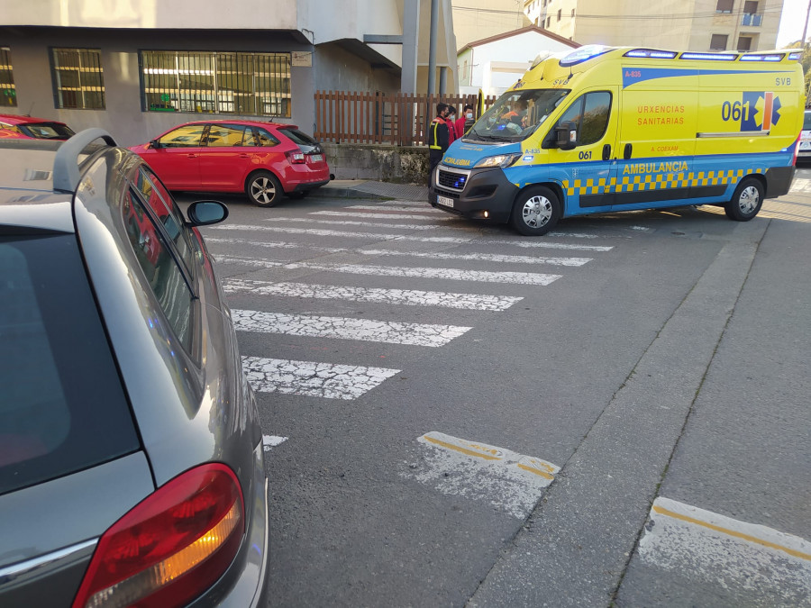 Herida una octogenaria al ser atropellada por un coche cuando cruzaba por un paso de peatones en Ribeira