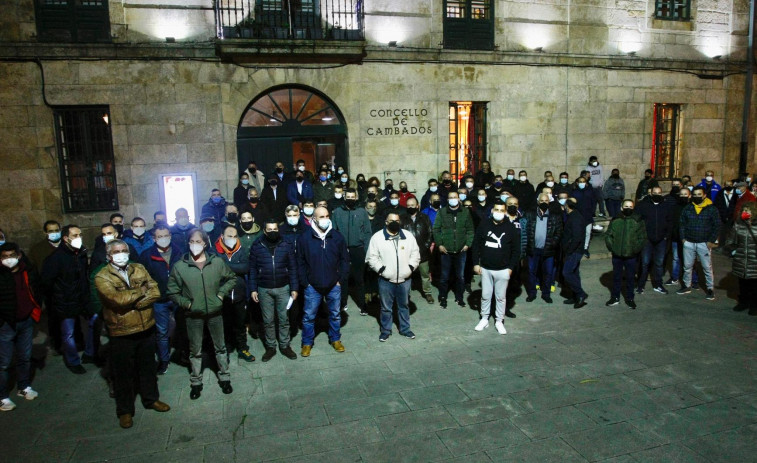 Lago estrena Presidencia en el Pleno con un apoyo unánime a los bateeiros