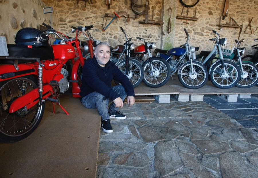 A colección de motos antigas que naceu entre as silvas e medrou por Internet