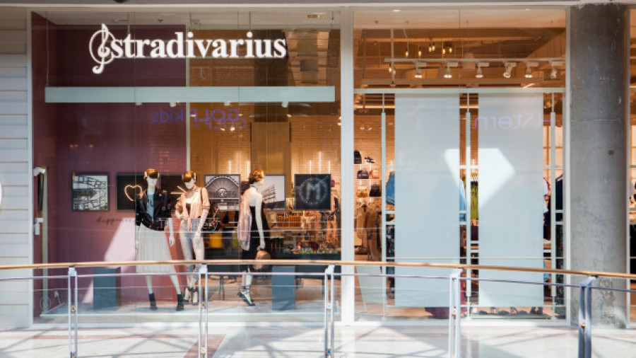 Stradivarius renueva su identidad visual con una imagen más contemporánea