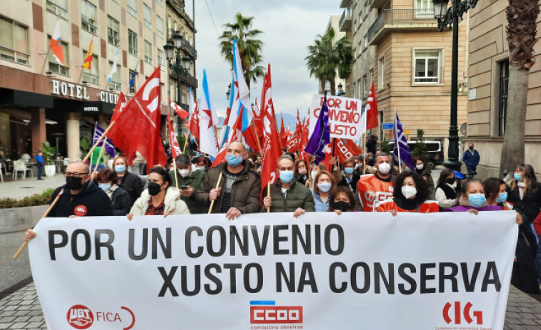 El sector de la conserva se manifiesta en Vigo para exigir un convenio 