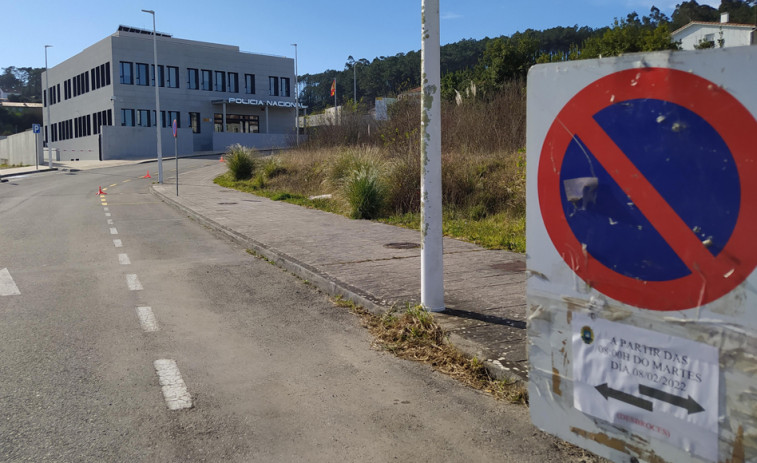 La inminente inauguración de la comisaría agiliza las labores de señalización y desbroce en su contorno