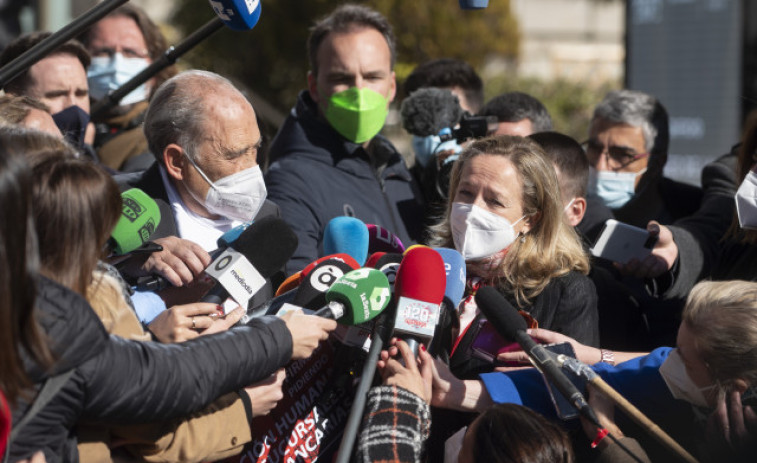 Nadia Calviño avanza un plan de atención en bancos para personas mayores para finales de mes