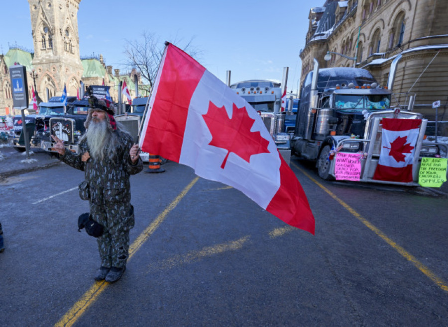 La mayoría de los canadienses se oponen a los antivacunas que paralizan Ottawa hace días