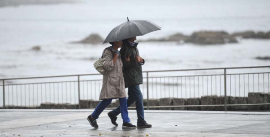 La Xunta activa la alerta naranja por tormentas costeras este domingo en la provincia de A Coruña