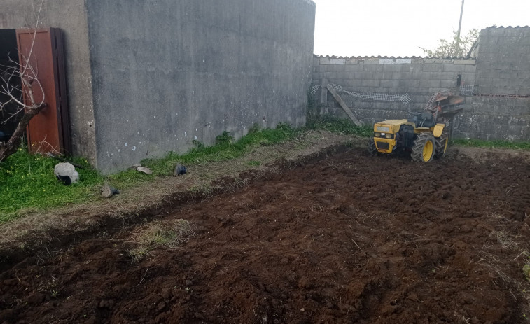 Trasladan grave al Hospital a un hombre que sufrió un accidente con el tractor en Vilagarcía