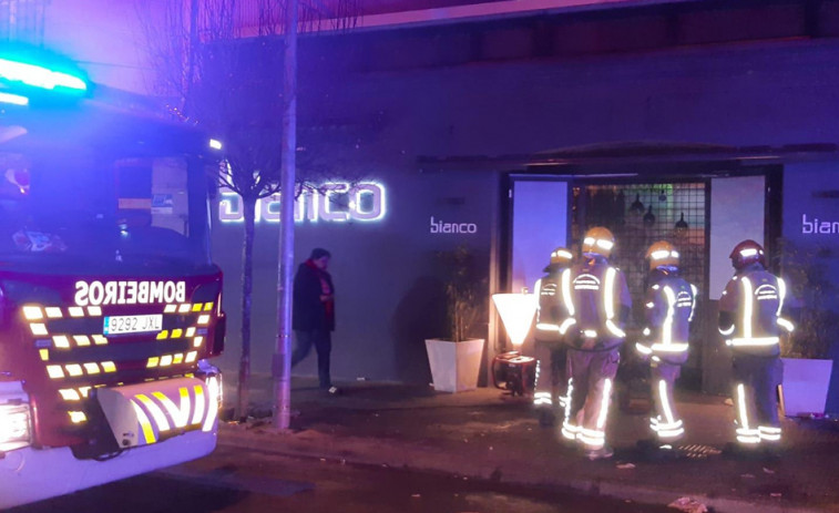 Desalojan un pub de madrugada tras el lanzamiento de un bote de humo a la pista de baile