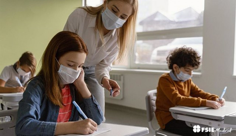 Los pediatras piden la "retirada progresiva" de las mascarillas en las aulas a partir de finales de febrero