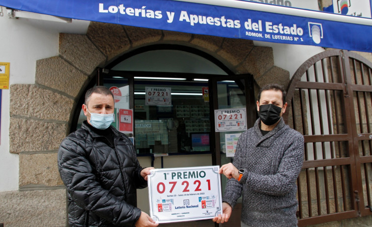 La ganadora de 260.000 euros de Lotería se entera al ver el cartel: “Non me digas que tocou ese!”
