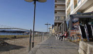 La APLU retirará la terraza ilegal del  paseo marítimo si no lo hace el propietario