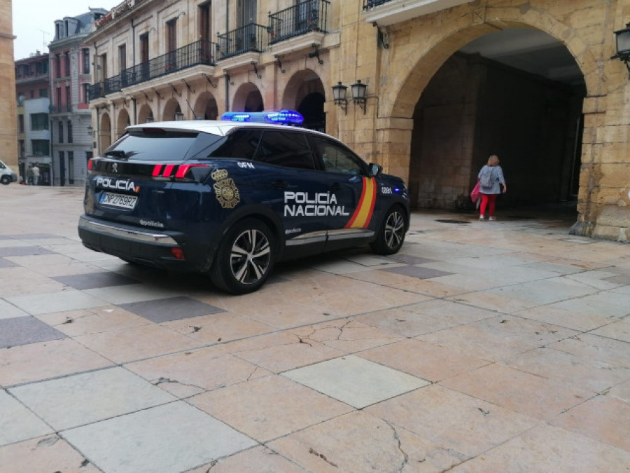 Detenido por abandonar a su hijo de tres años en el coche durante cuatro horas para ir a un prostíbulo