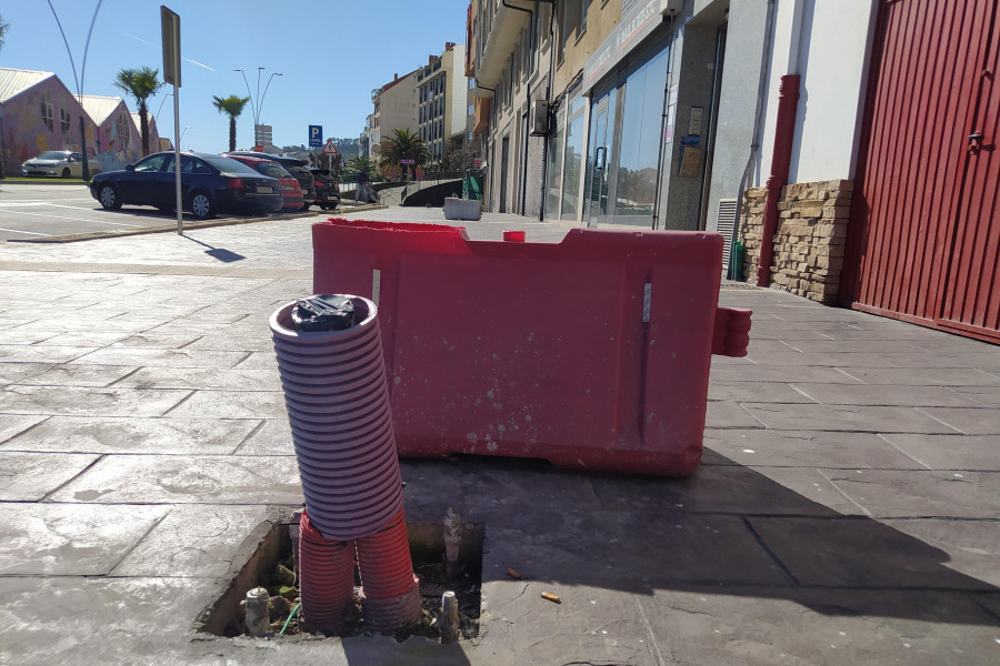 Ruiz justifica la falta de farolas en As Carolinas por problemas en su suministro y barajará colocar otras