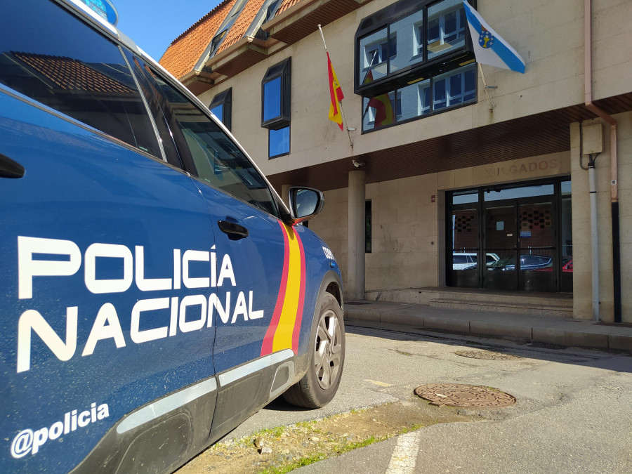 Detenidos dos jóvenes en Ribeira a los que la comisaría investigaba en relación con tráfico de drogas