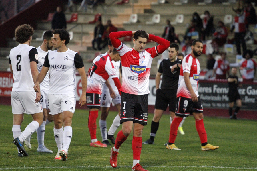 El Arosa fue mejor que el líder pero cede un empate en el 92