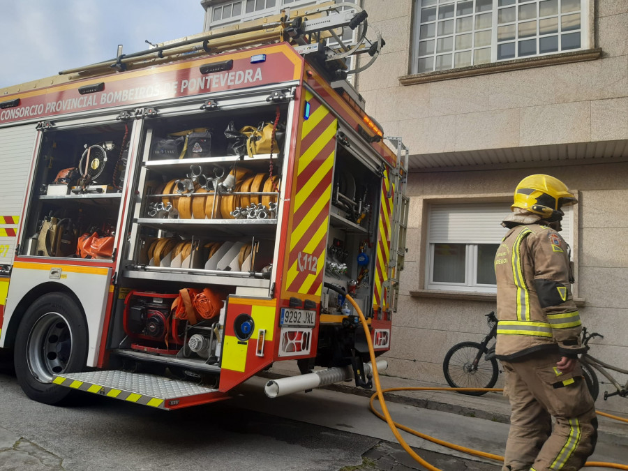 Arde un trastero en una vivienda en Vilaxoán