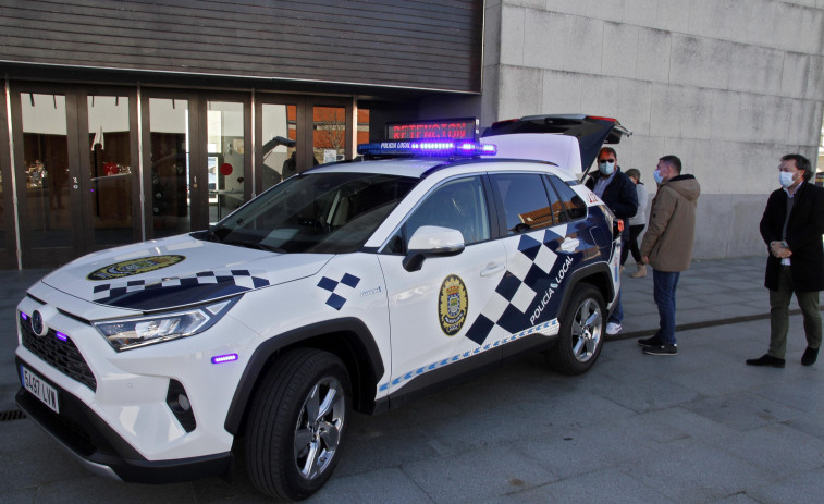 Arrestan en A Illa a un hombre con orden de envío a prisión, que circulaba en coche a pesar de dar positivo en alcohol y drogas y que escupió a un agente