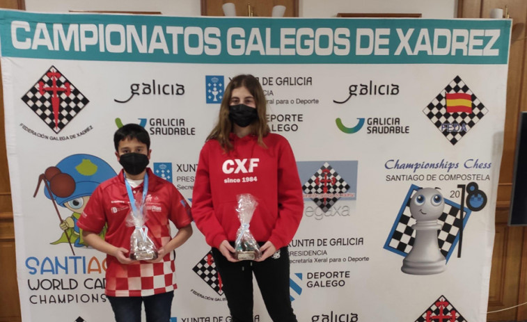 Dos medallas y un título femenino para el Club Xadrez Fontecarmoa