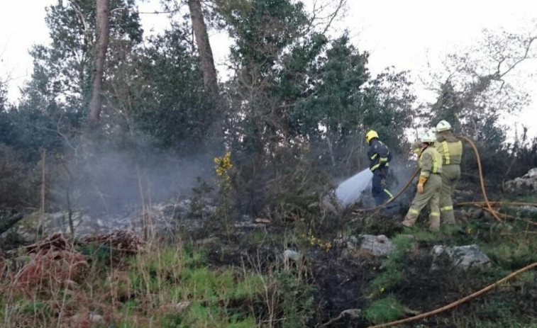 Esclarecido un incendio registrado el pasado lunes en Boiro en el que ardieron 2.100 metros cuadrados de monte arbolado