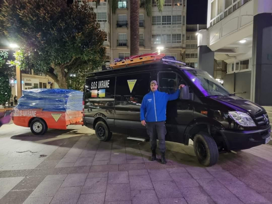 Rubén Lijó partió con una furgoneta y remolque repletos de medicinas y alimentos para refugiados