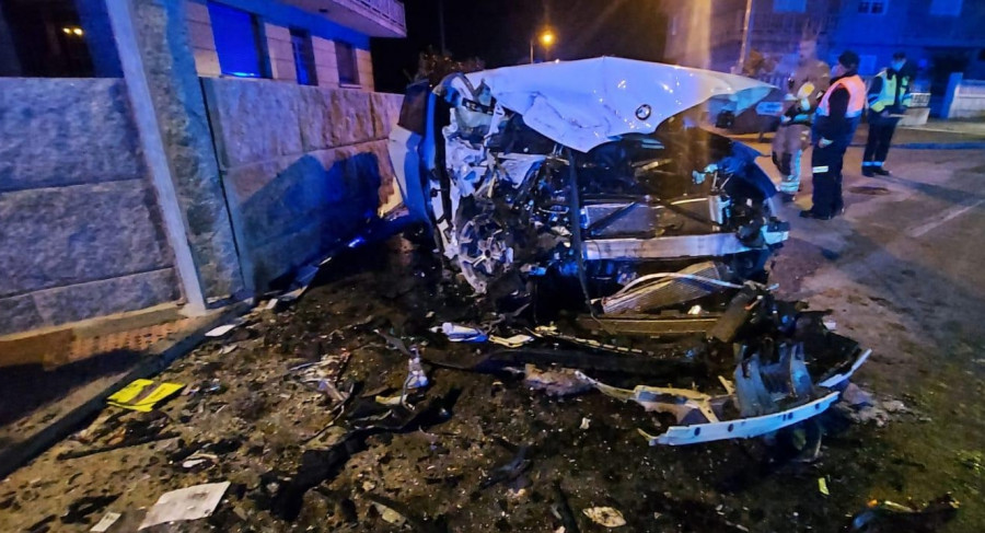 Empotra el coche contra un muro, llama al 112 porque hay heridos, se va del accidente y da positivo en alcohol