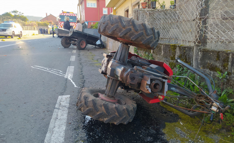 Ingresado en la UCI del Clínico el octogenario herido en Ribeira en un accidente con su motocultor