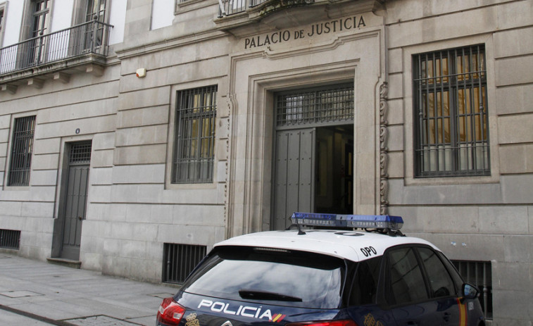Condenan a prisión a un leonés y a un vilagarciano por llevar dos kilos de cocaína en la AP-9