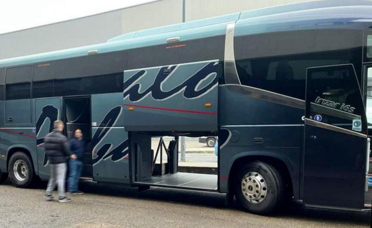 El autobús enviado a Ucrania llega a Vilagarcía con 31 personas refugiadas