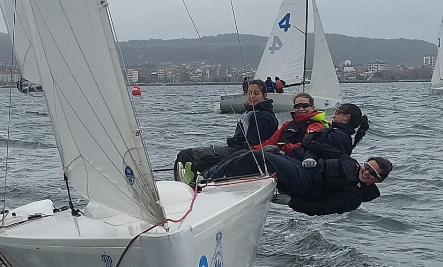 El Náutico de Vigo toma  el liderato provisional  de la Regata de la Mujer