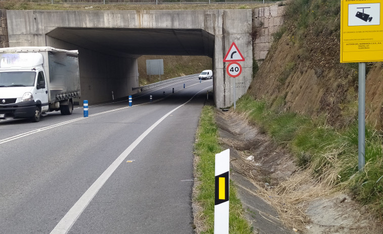 Atascos en la salida de la AG-11 del polígono de A Pobra a causa de un piquete que bloqueó el paso a un camión