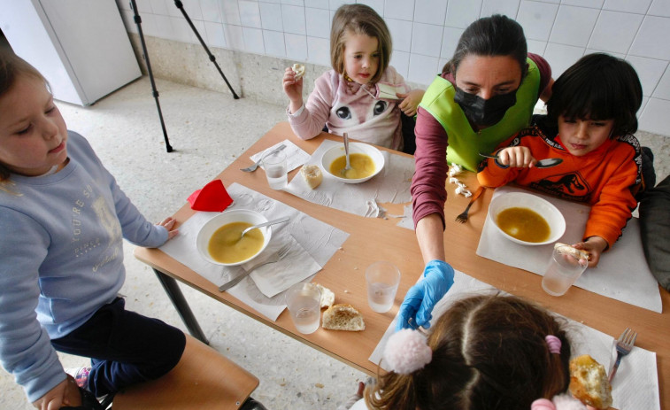 El colegio de Corvillón estrena un comedor escolar de 50 plazas con la aspiración de frenar la caída de alumnado