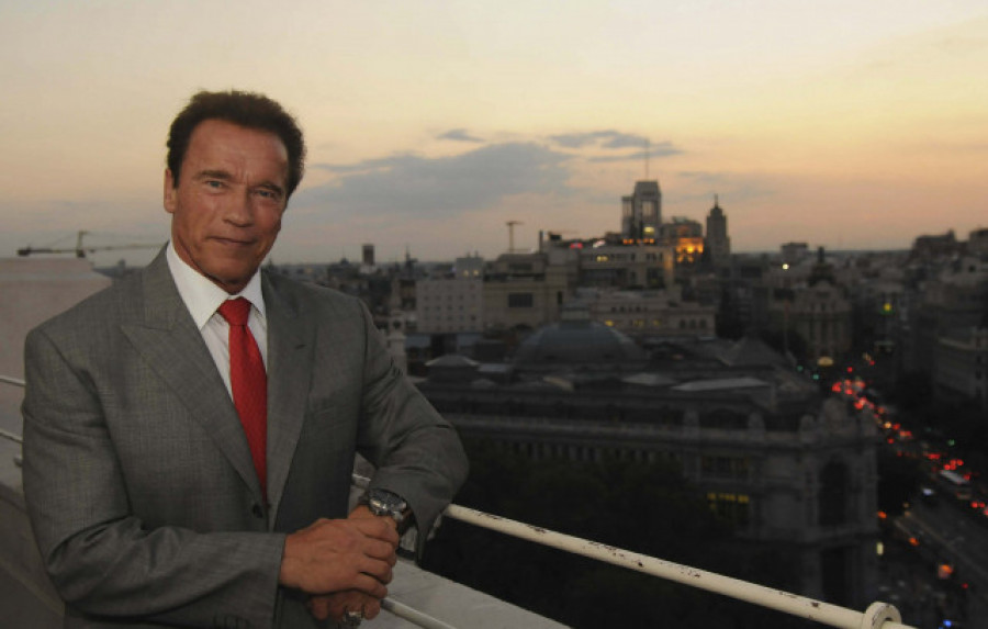 Schwarzenegger acusa a Putin de sacrificar a los jóvenes por su ambición