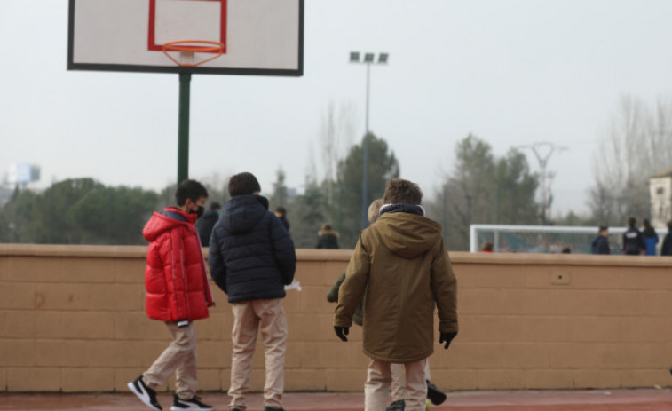 Galicia prepara la nueva vigilancia de covid-19 y retira la mascarilla en patios