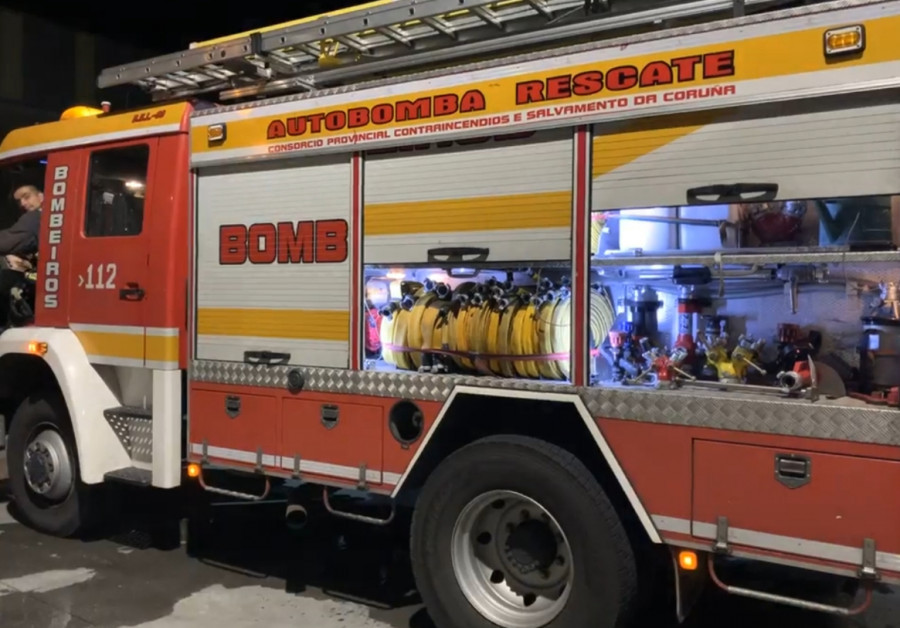 Registrado un incendio urbano en un edificio abandonado junto los antiguos juzgados de Boiro