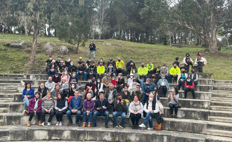Plantan 25 árboles en el parque de San Roque por el aniversario de la asociación gallega de Lupus
