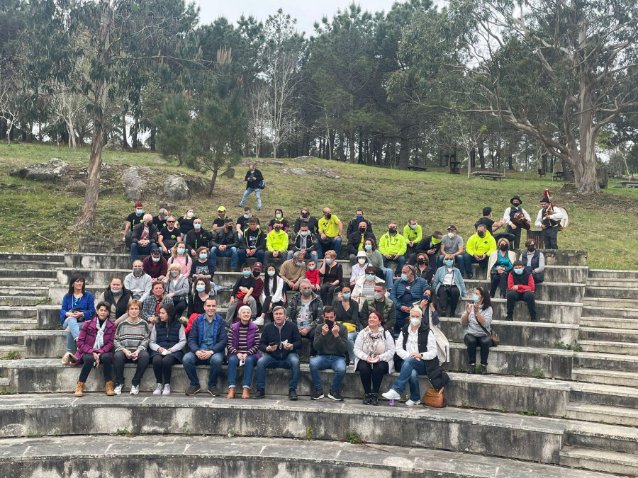 Plantan 25 árboles en el parque de San Roque por el aniversario de la asociación gallega de Lupus