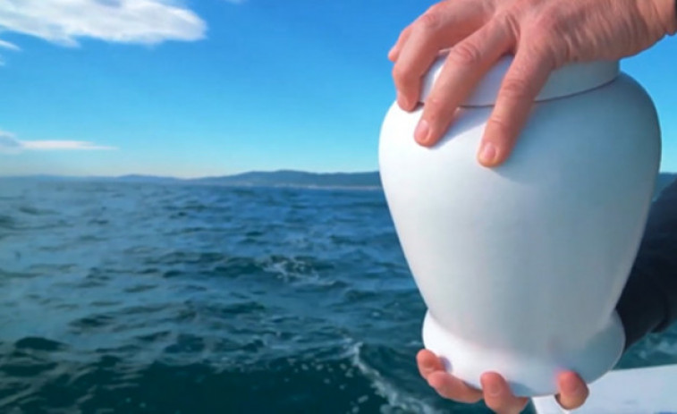 Esparcir cenizas funerarias en el mar deberá contar con una declaración responsable previa
