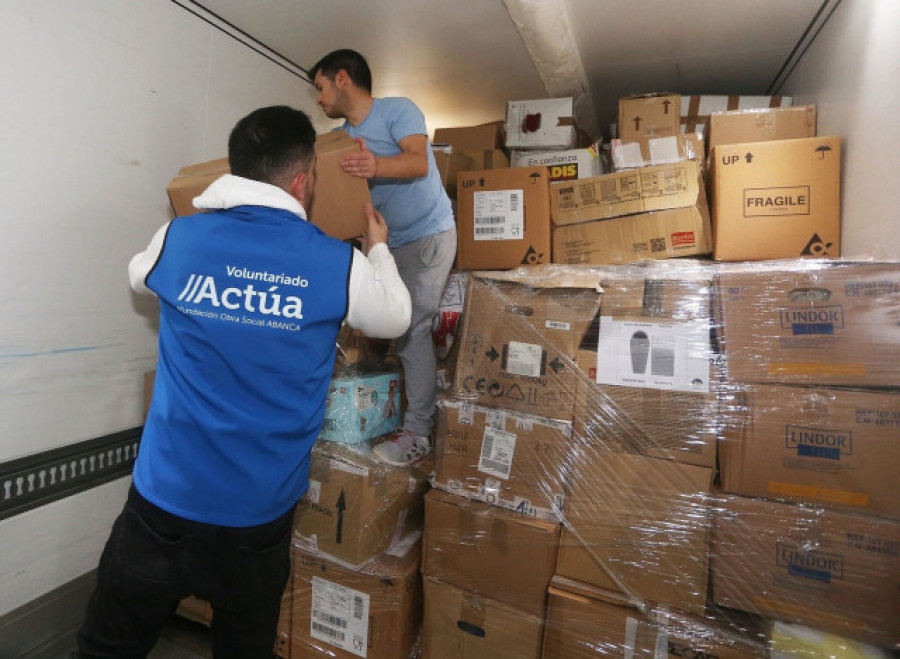 Abanca envía 23 toneladas de ayuda humanitaria con AGA-Ucraína