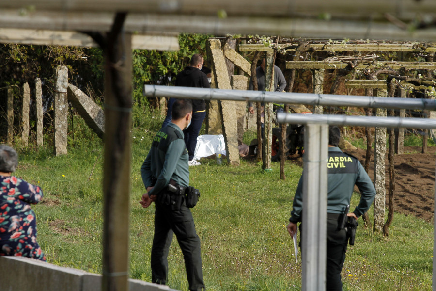 Un vecino de Castrelo fallece tras quedar atrapado entre un poste y un motocultor en una finca