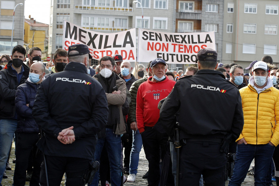 Los bateeiros acusan a Mar de intentar ocultar análisis y resultados sobre el estado de la mejilla en las rocas